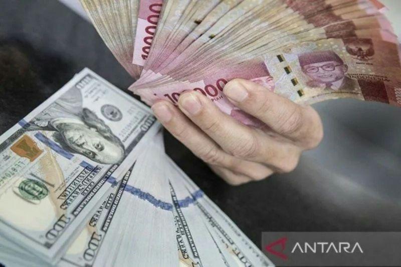 The Fed Ragu Turunkan Bunga, Kurs Rupiah Melemah ke Rp 16.077/USD