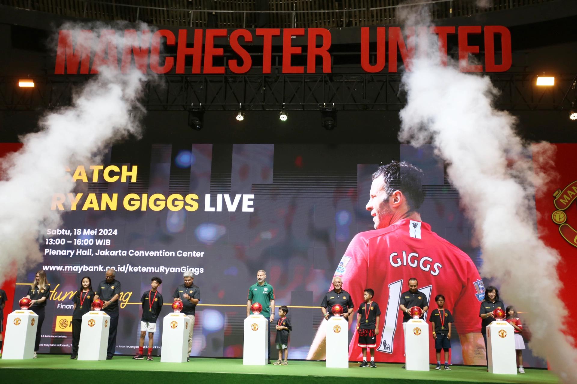 Ada Ryan Giggs saat Peluncuran Maybank Kartu Kredit Manchester United