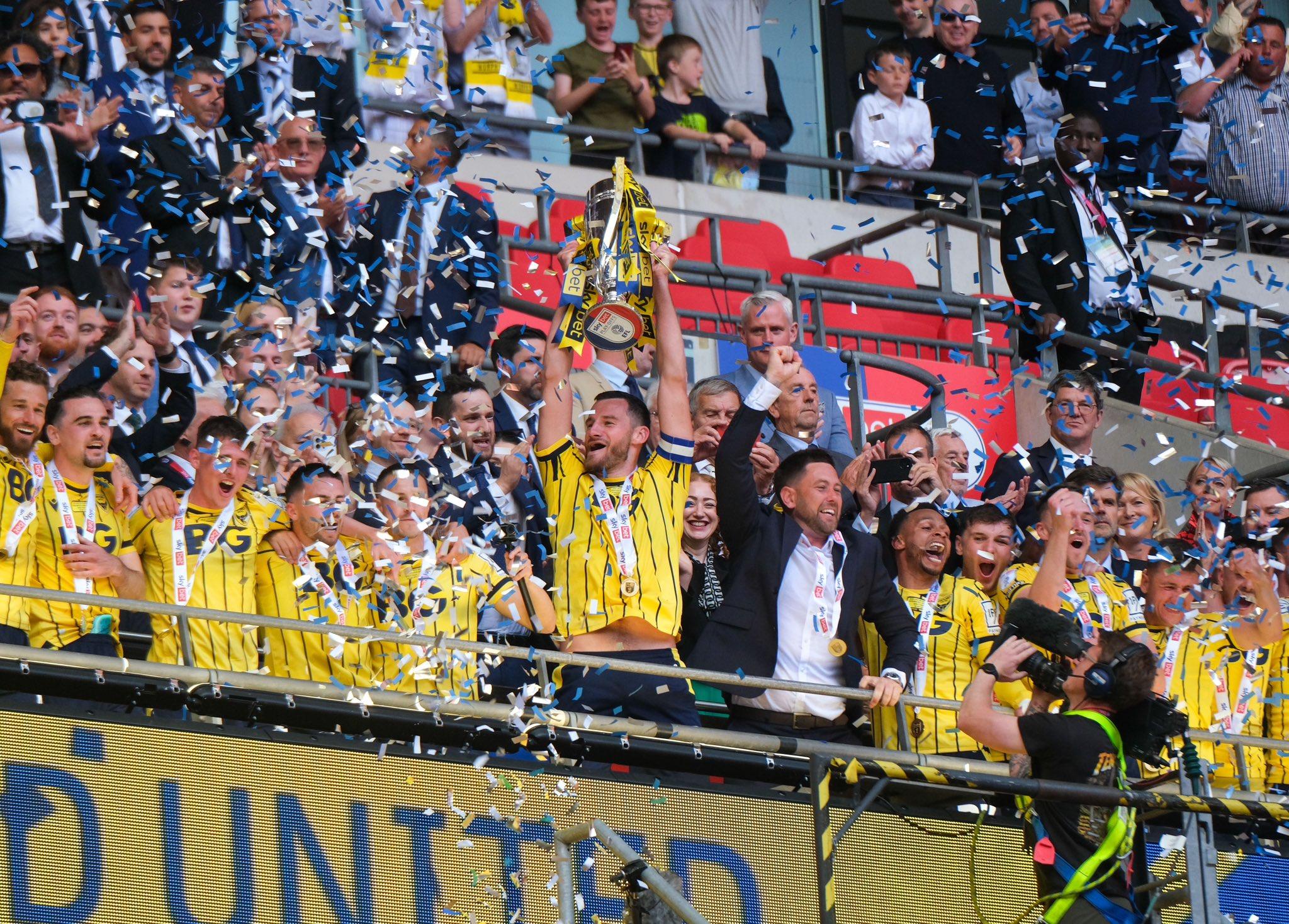 Selamat! Menunggu 25 Tahun, Oxford United Promosi ke Divisi Championship