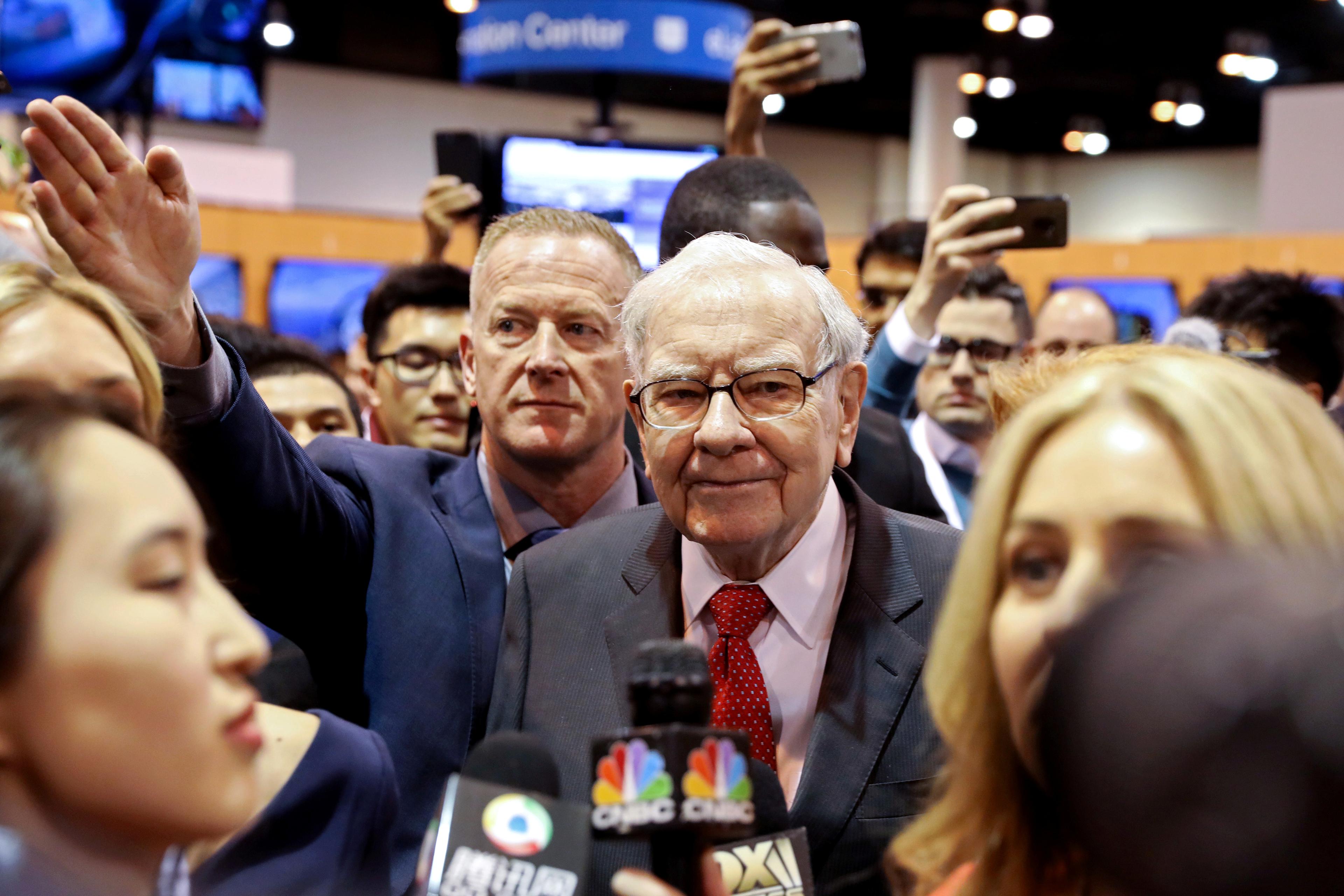 Berkshire Hathaway Milik Warren Buffett Jual 10 Juta Saham Apple