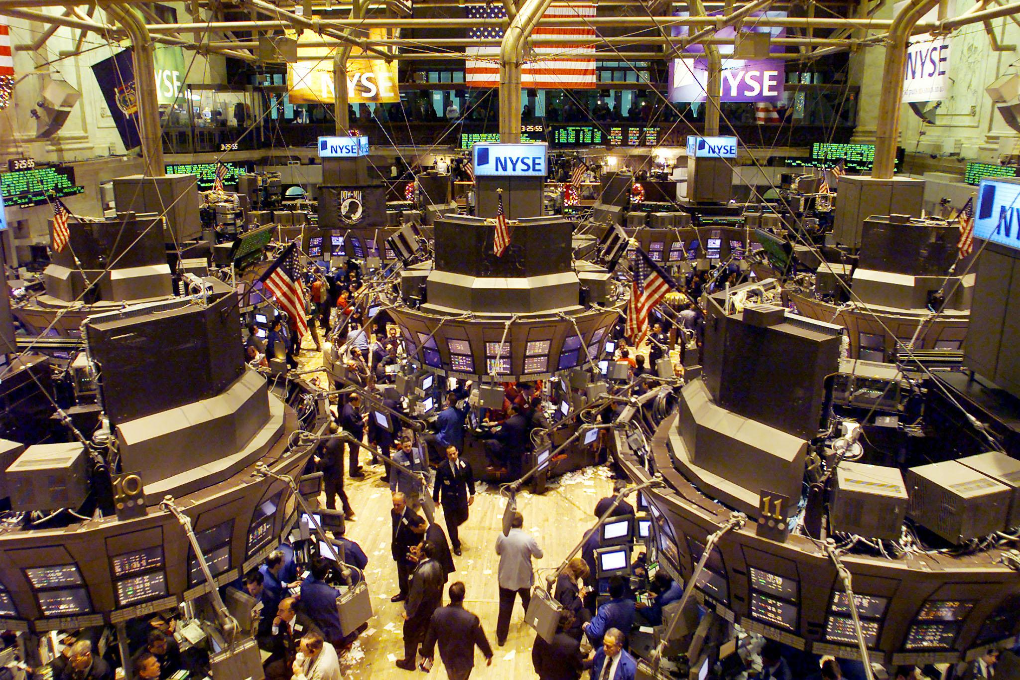 Wall Street Reli Didorong Kinerja Perusahaan yang Moncer, S&P 500 Sempat Tembus 5.000 