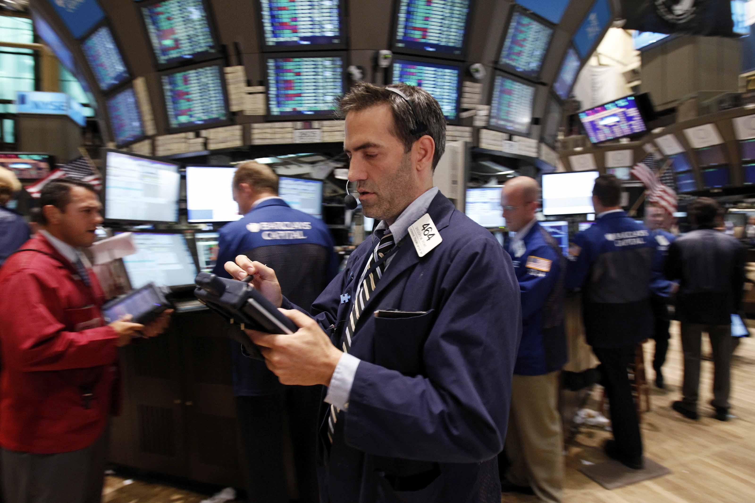 Nasdaq dan S&P 500 Melemah, Dow Jones Melaju ke  Level  Tertinggi Baru