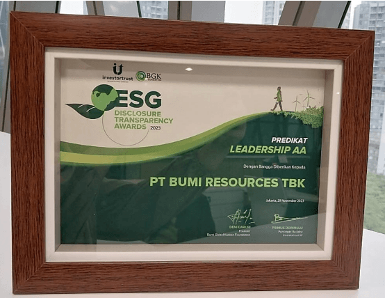 BUMI Raih Predikat Leadership AA di Ajang ESG Disclosure Transparency Award 2023 
