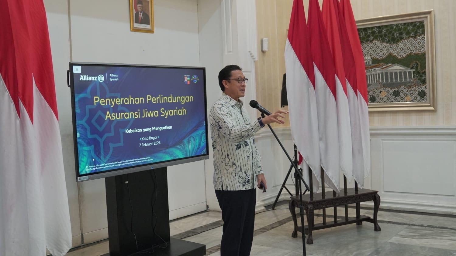 Allianz Syariah Bagikan Asuransi Gratis ke 1.005 Pekerja DLH Kota Bogor